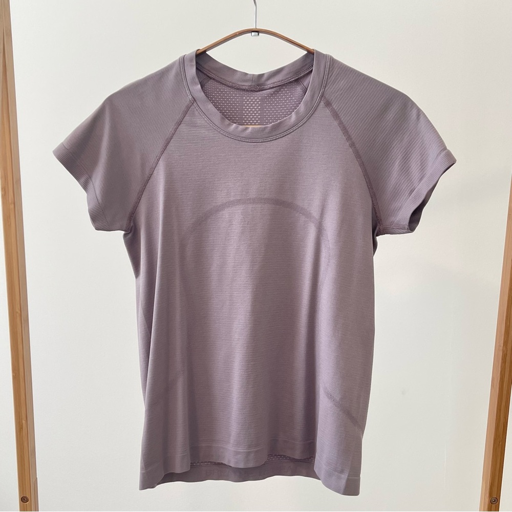 Lululemon Women’s Tech short sleeve t-shirt in lavender size 6